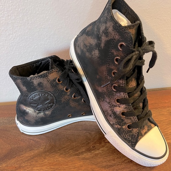 Rare black and metallic gold converse high top. - Picture 4 of 12
